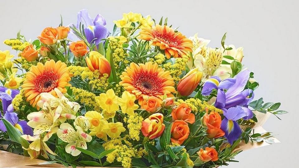 Add-a-subheading-25-spring-bouquet