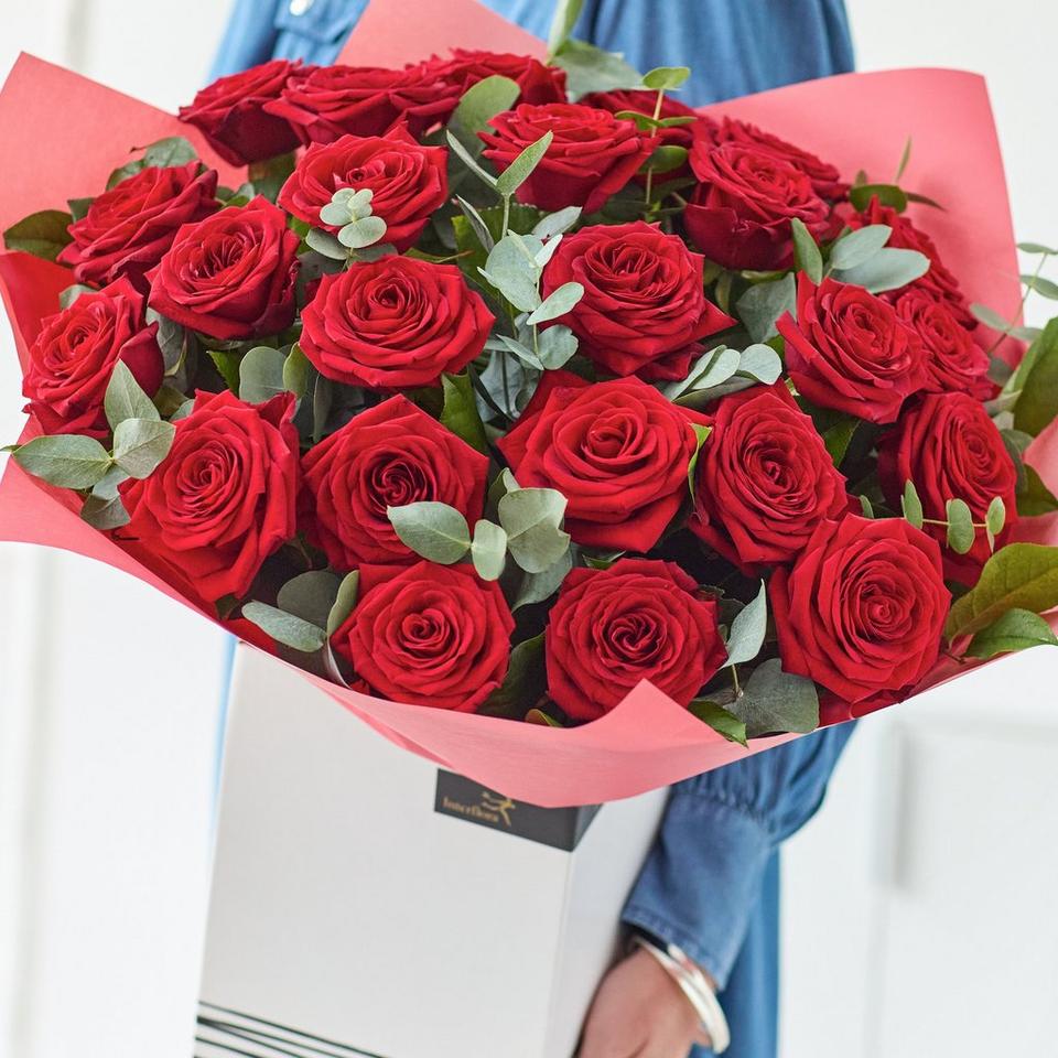 24 Sumptuous Anniversary Red Roses