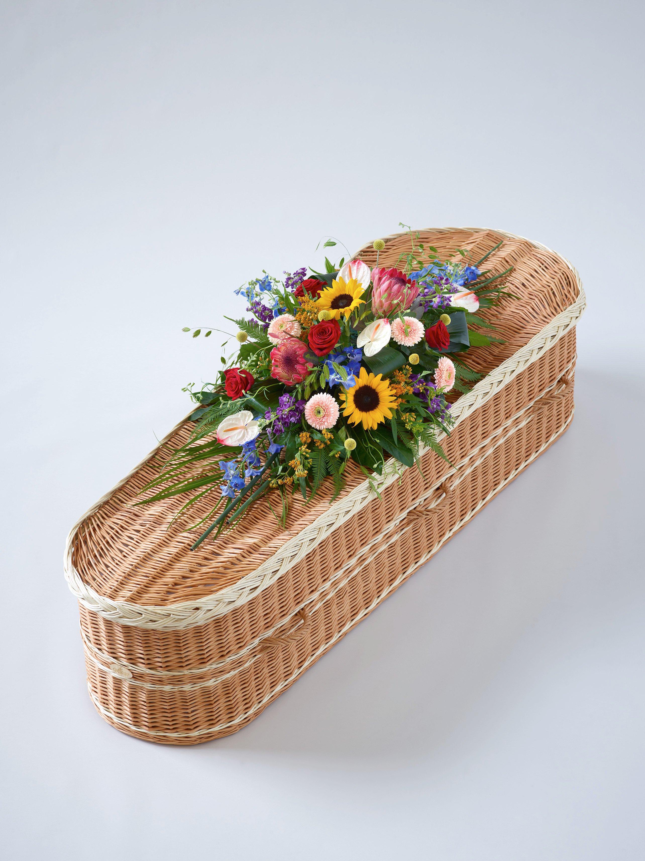 CKTB1-interflora-product-funeral-casket-spray
