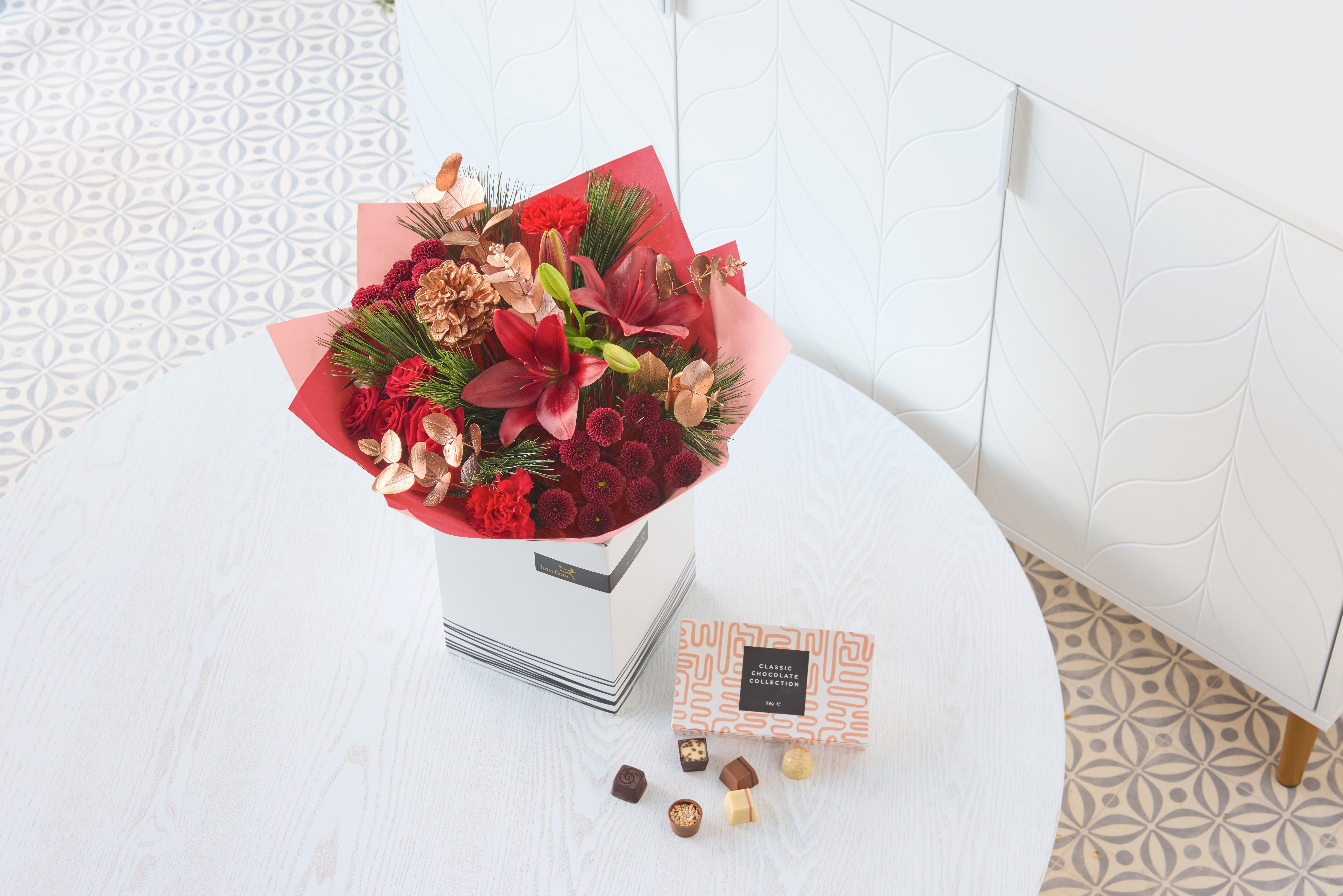 Christmas Bouquet with Chocolates- Interflora120325-XCHTBDL0100(MAIN)
