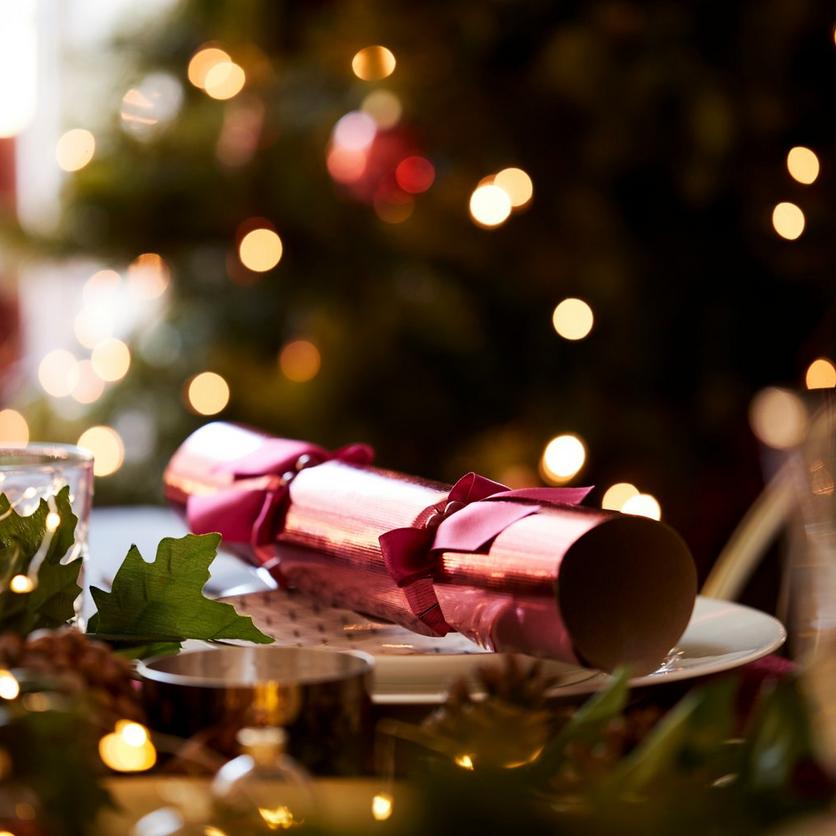 Christmas_table_and_cracker