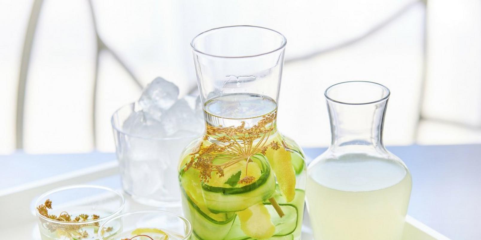 Cucumber-lemon-and-fennel-flower-gin-cocktail
