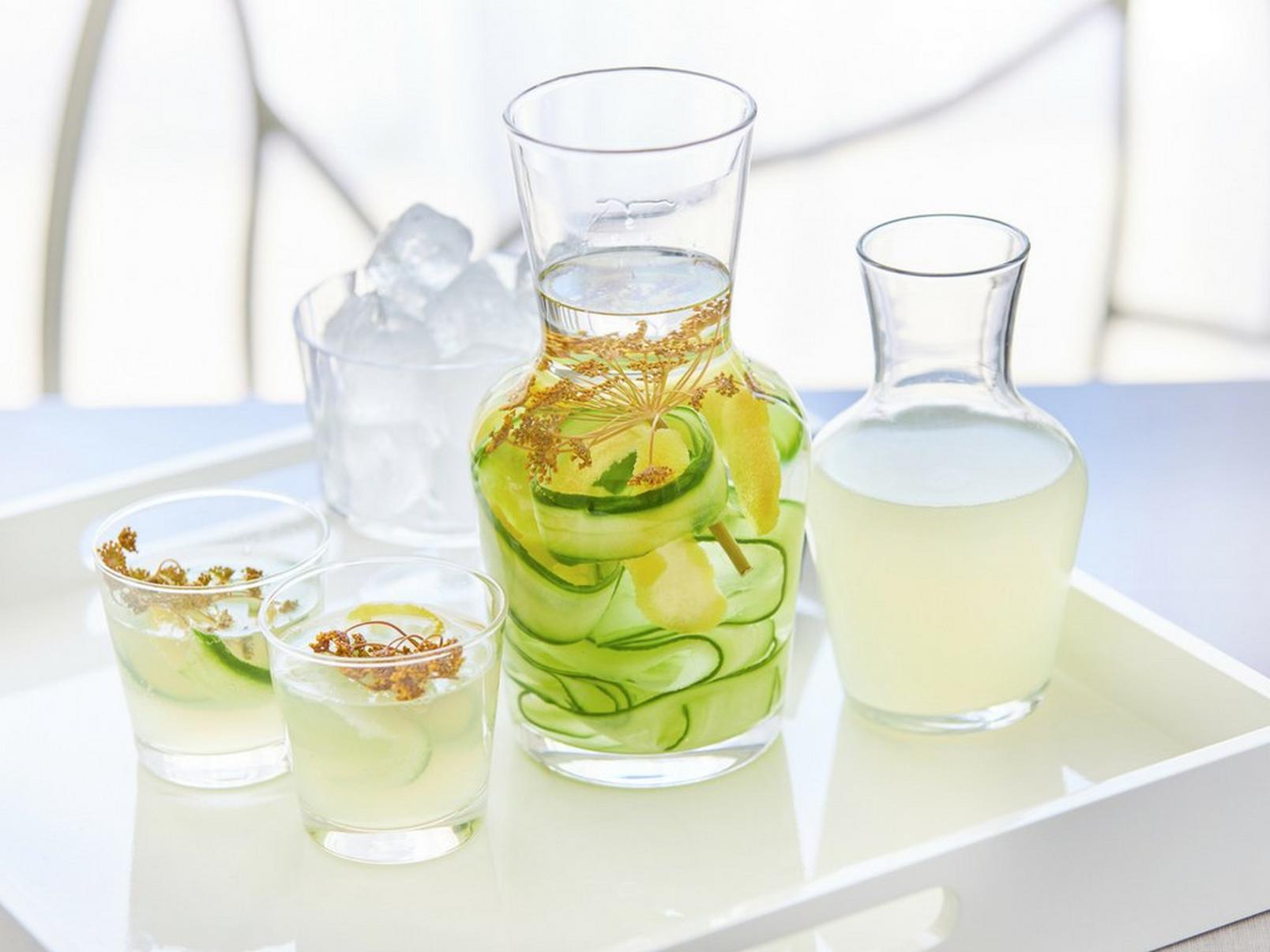 Cucumber-lemon-and-fennel-flower-gin-cocktail