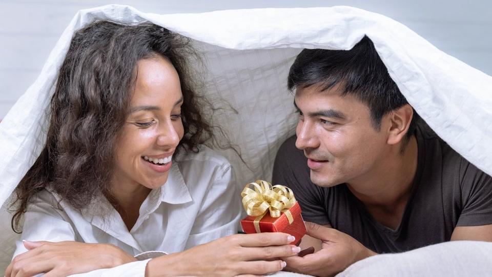 Cute-birthday-gift-under-cover
