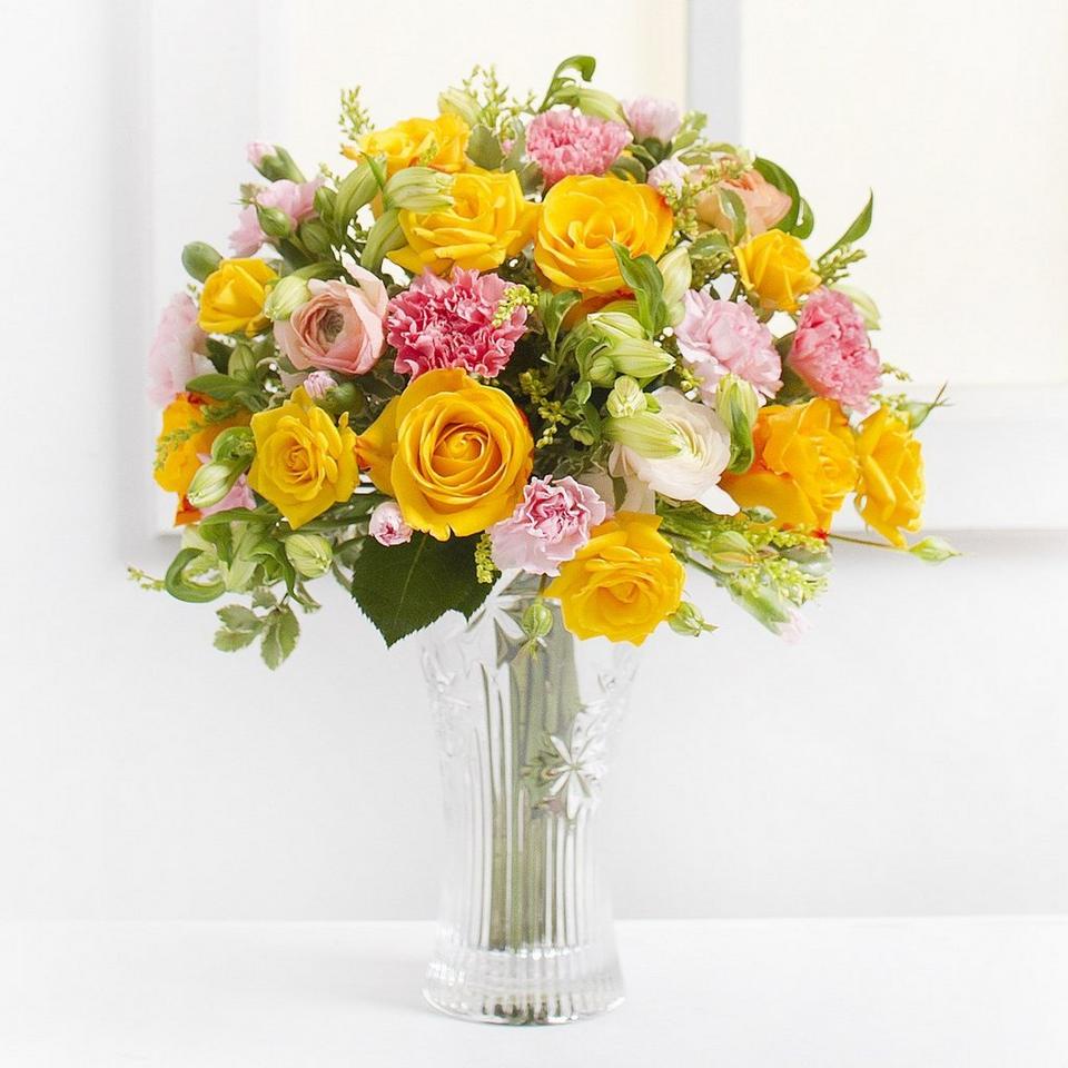 Delicate Bouquet in Yellow excl. vase