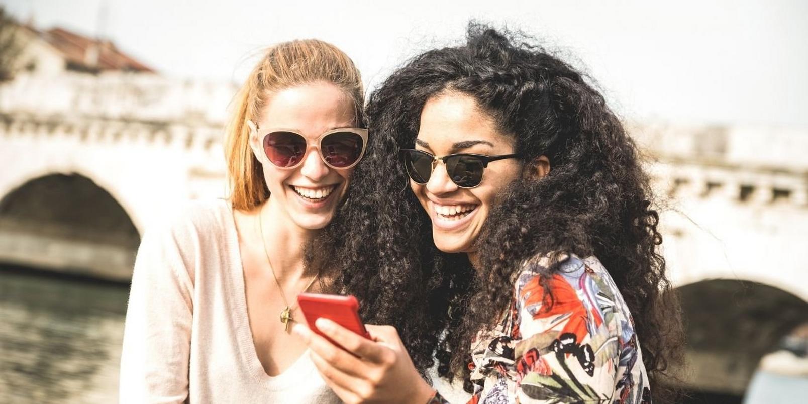 Friends-smiling-at-phone