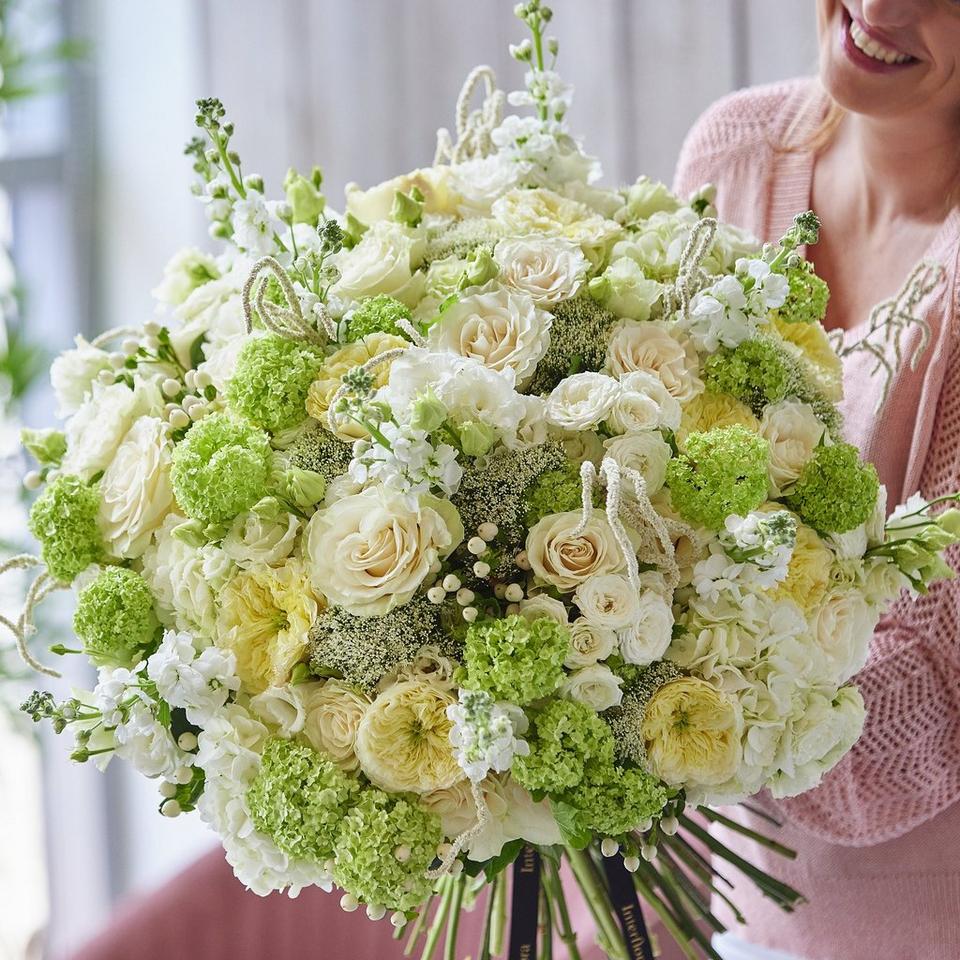 Showstopping White Flower Luxury Bouquet