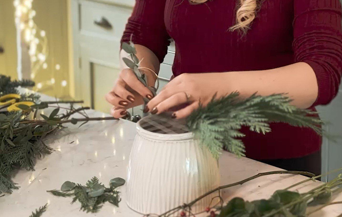 How to Make a Christmas Table centrepiece 1 