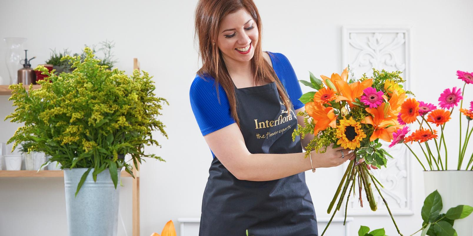 Interflora-florist-arranging-bright-bouquet