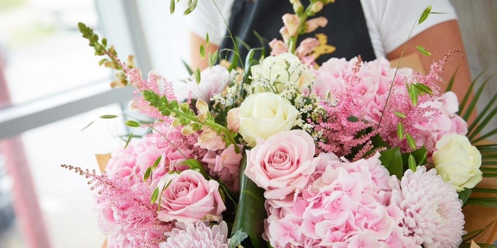 Interflora-florist-pink-white-bouquet