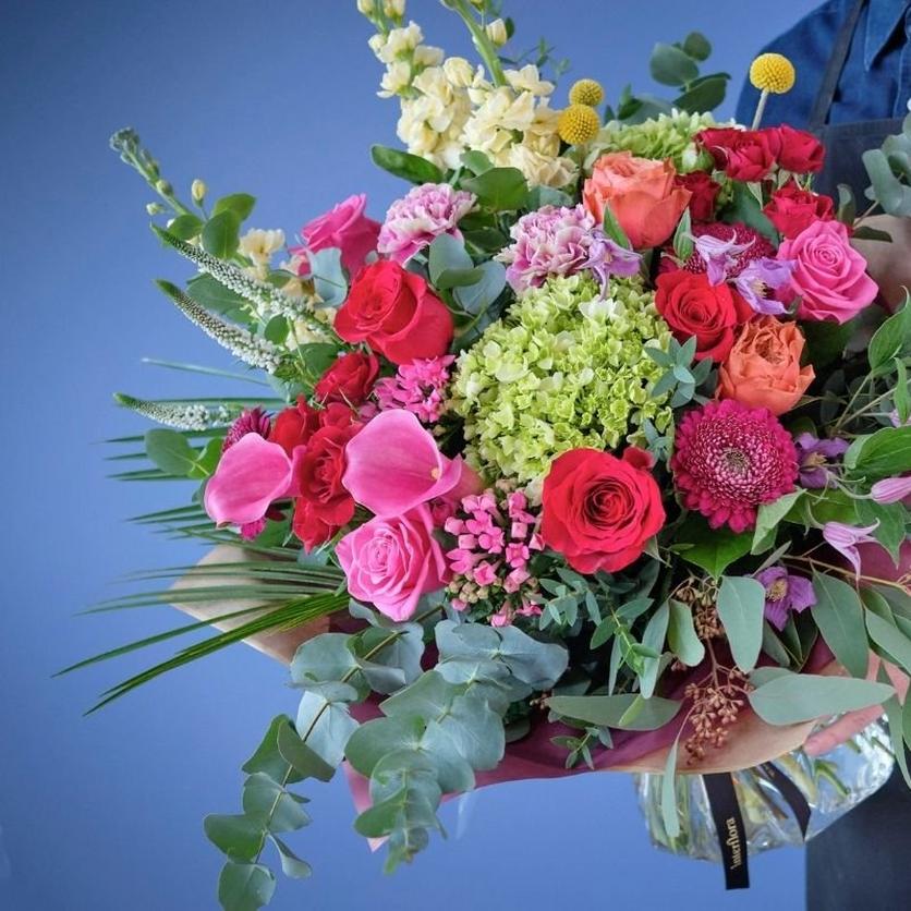Interflora-florist-with-luxury-pink-green-bouquet