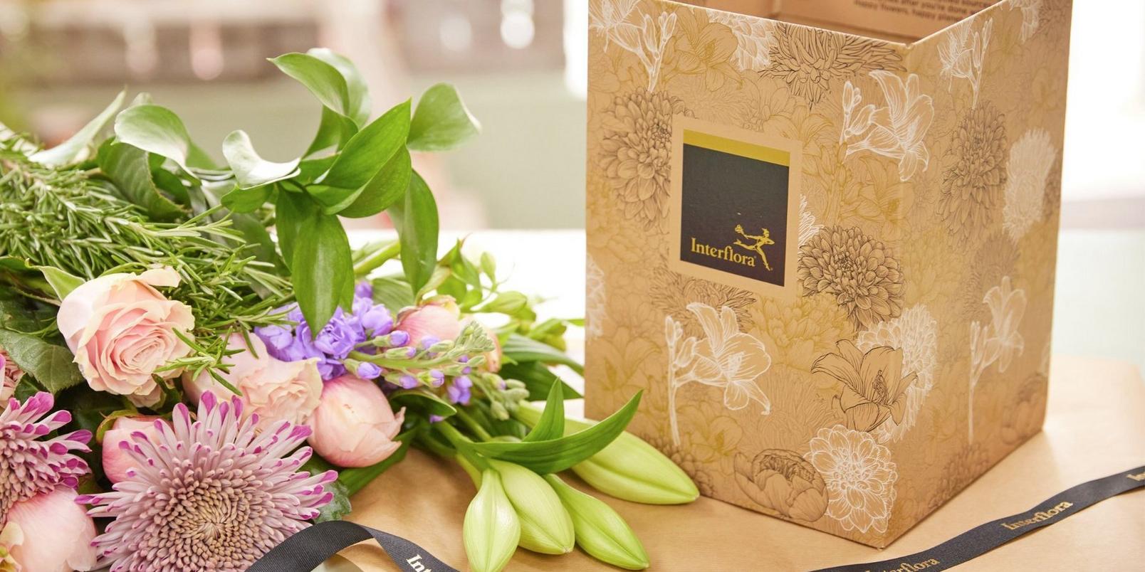 Interflora-signature-presentation-box-with-flowers