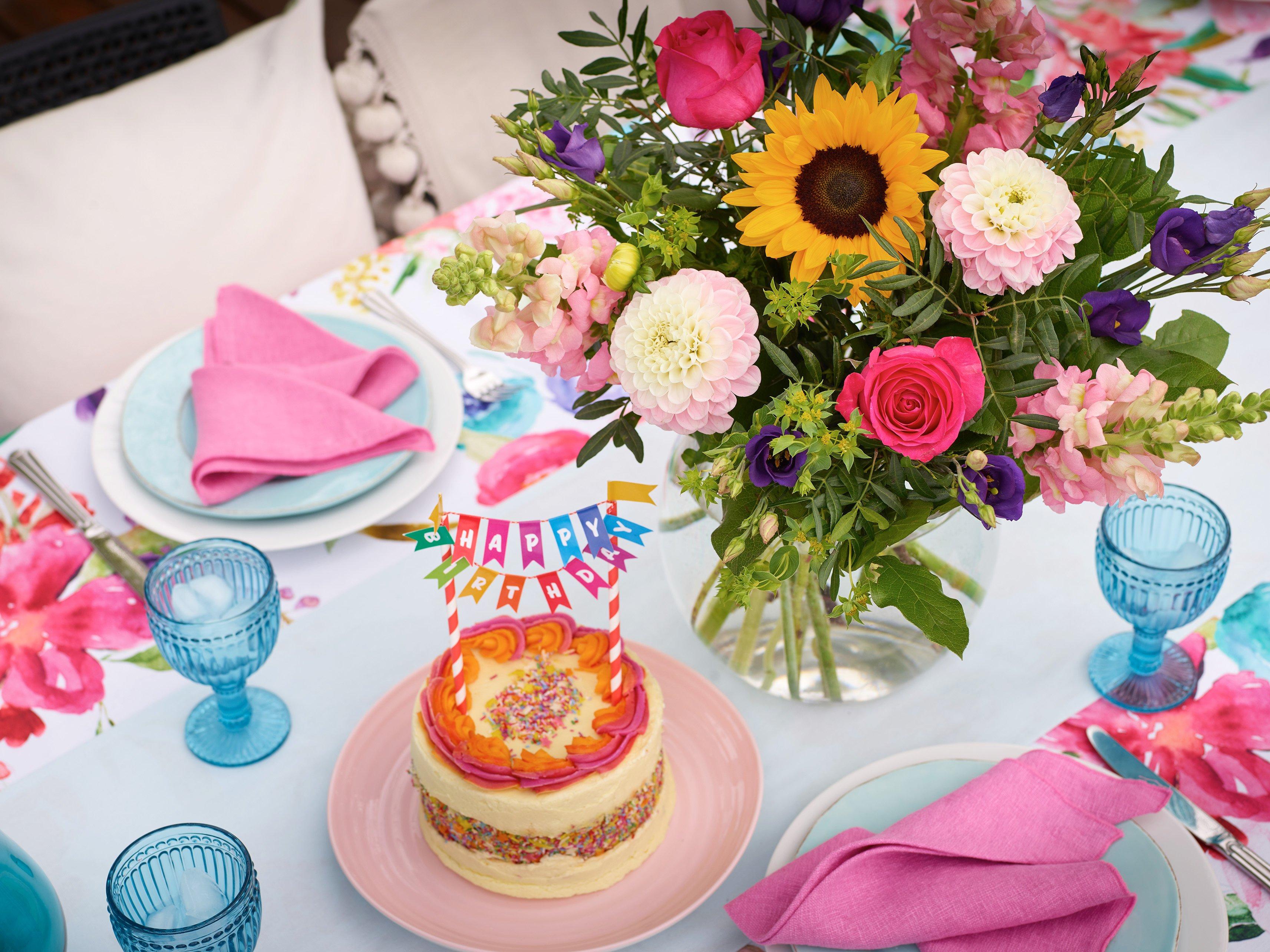 Interflora-sunflower-rose-vase-birthday-cake