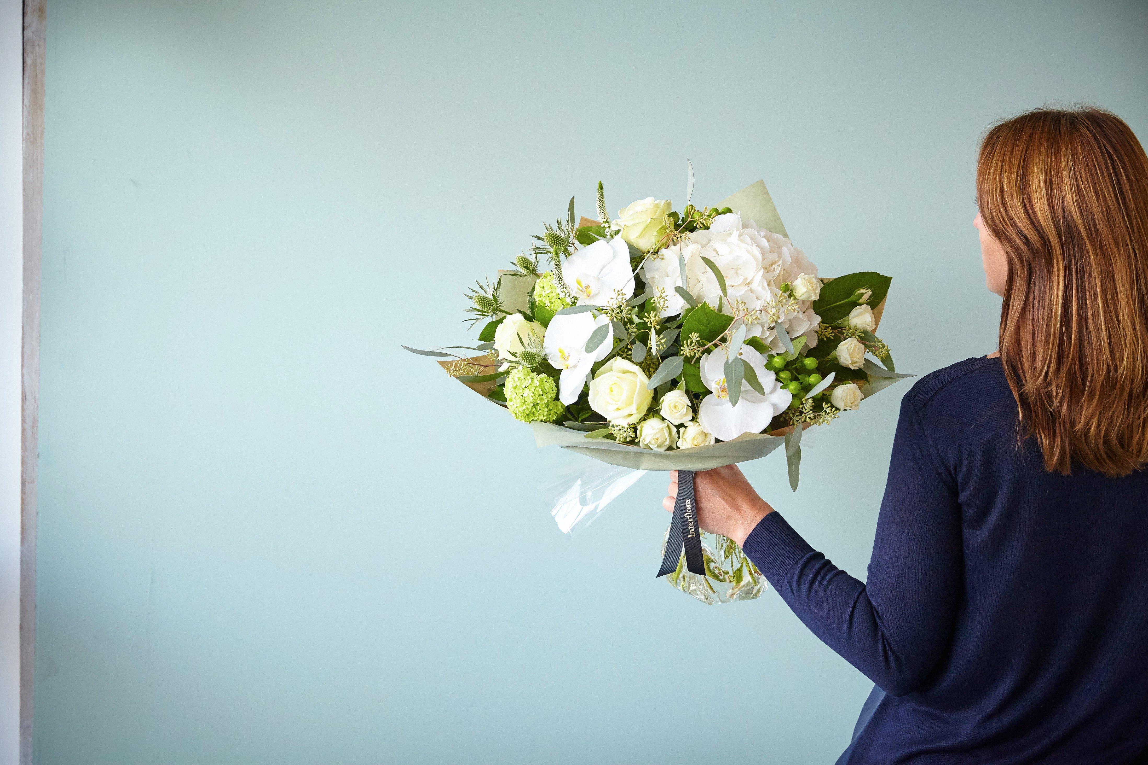 Interflora-white-neutral-bouquet