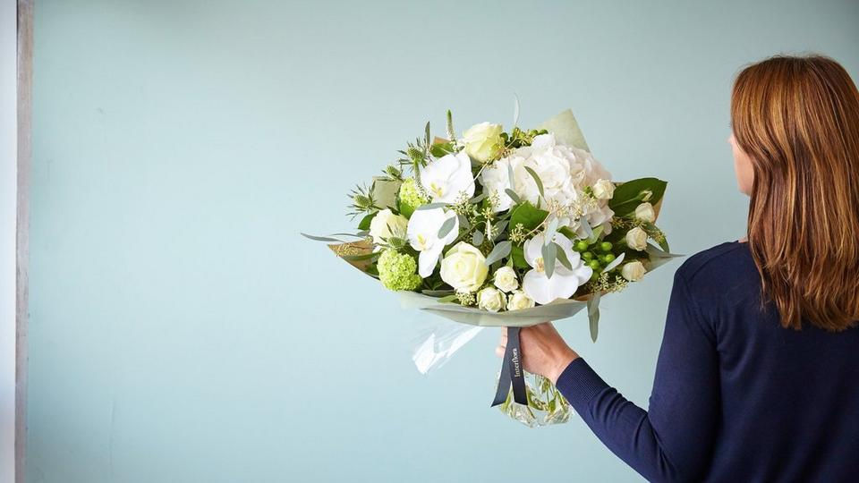 Interflora-white-neutral-bouquet