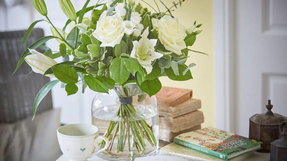 Interflora-white-rose-and-lily-bouquet-vase