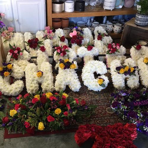 Lara_Wilsher-Roses_are_Red-funeral-tribute-lettering