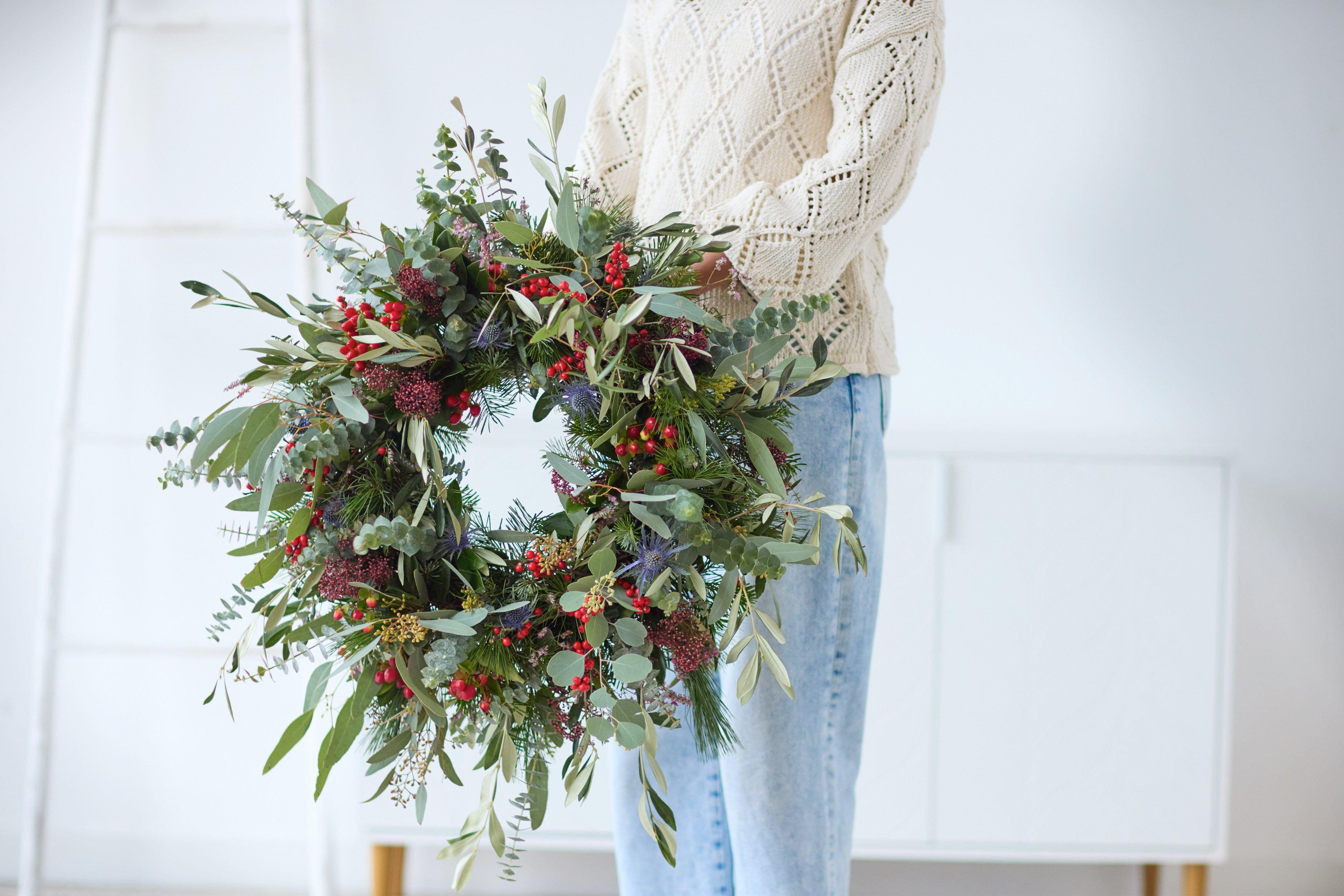 Luxury Christmas Wreath-Interflora280126-XCWR0300(MAIN)