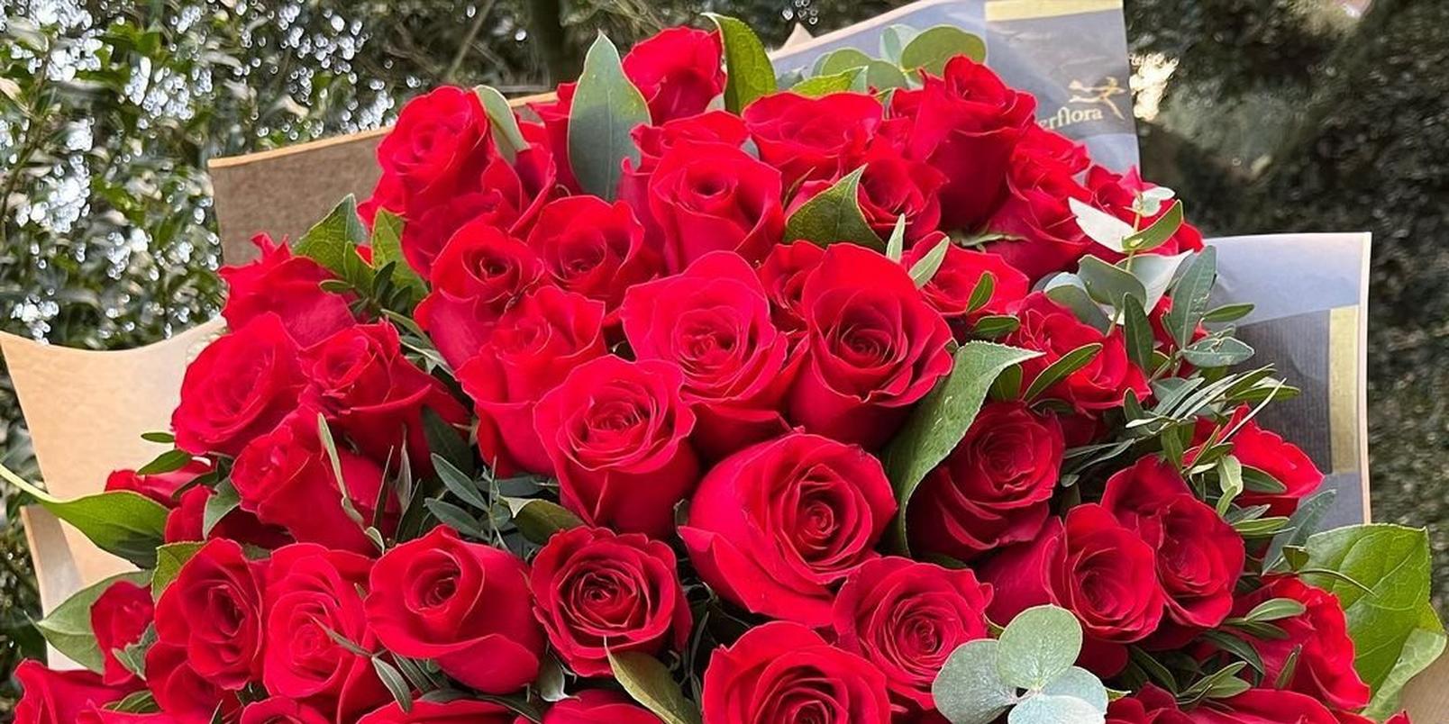 MUST CREDIT Red roses- flowers_by_suzanne