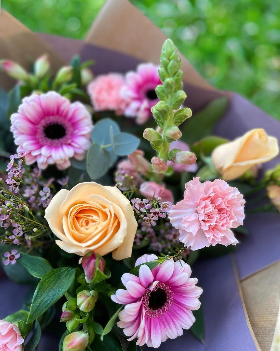 MUST CREDIT flowers_by_suzanne Made by Holly