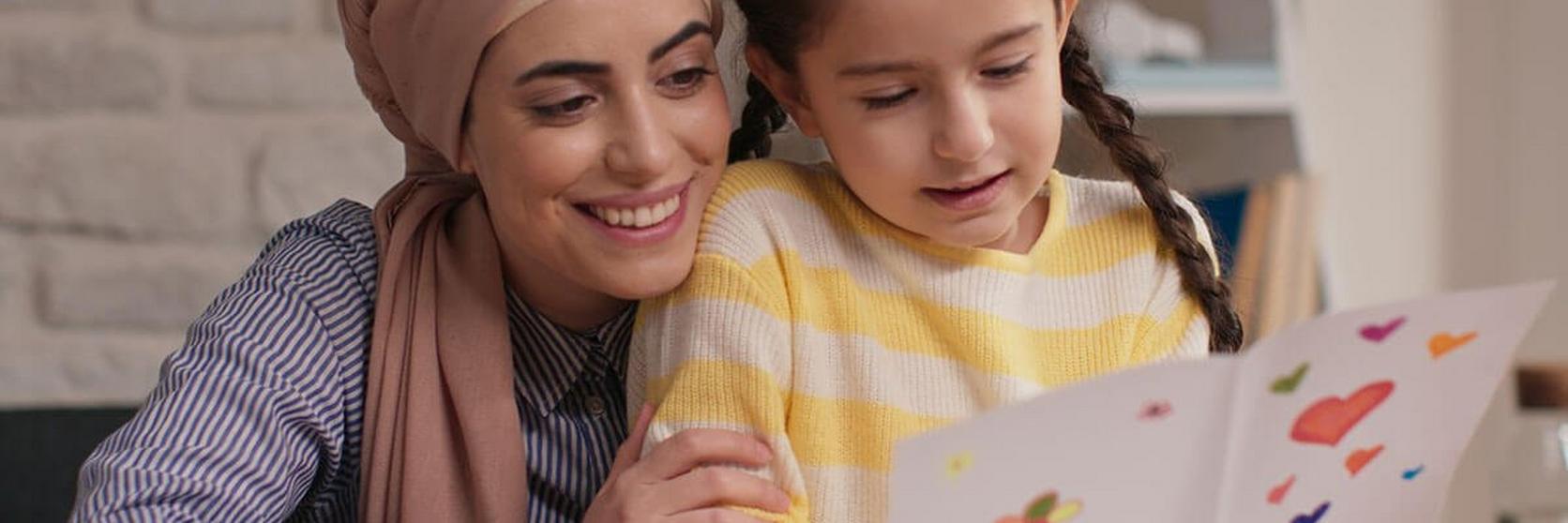 Mother-And-Daughter-Reading-Card