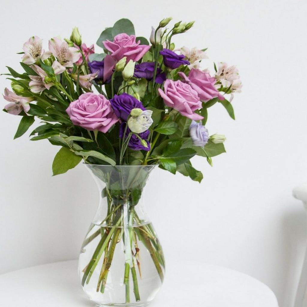 Purple-flowers-in-a-vase