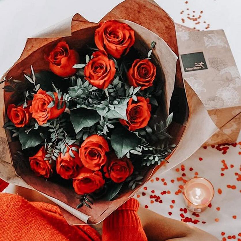 Red-rose-bouquet-val-messages