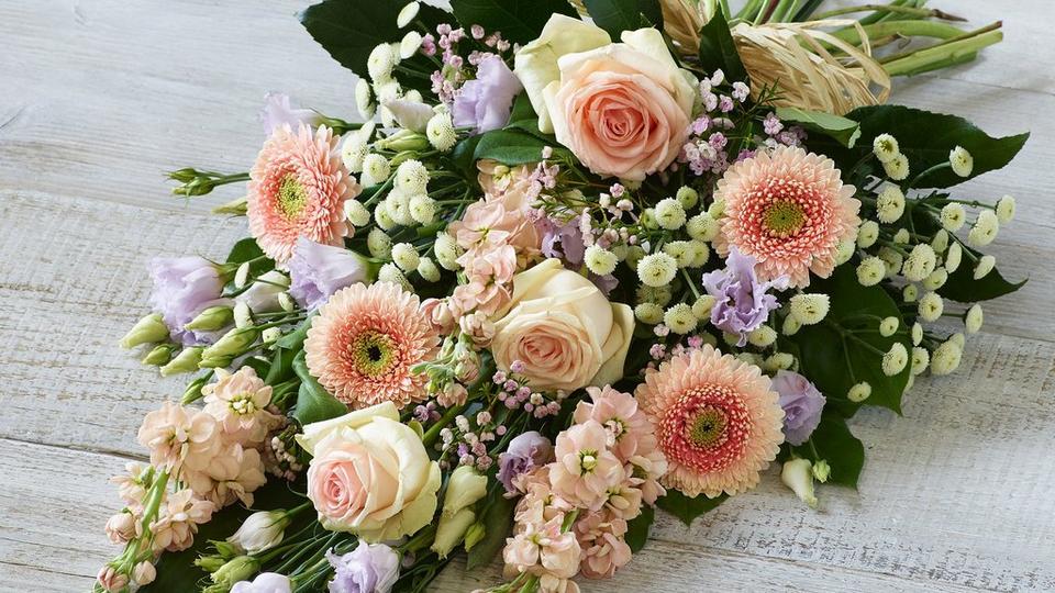 SHFP3-interflora-product-pastel-sheaf-tribute