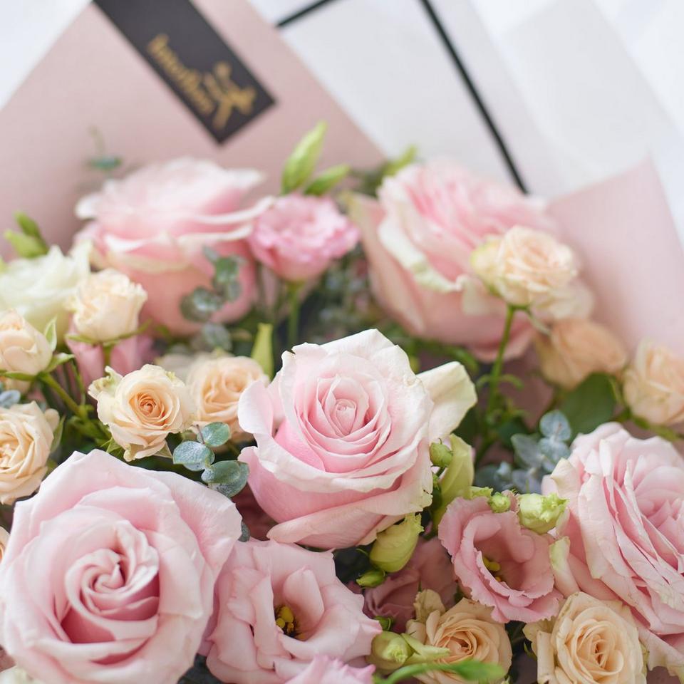 Image 4 of 5 of Luxury Pink Bouquet
