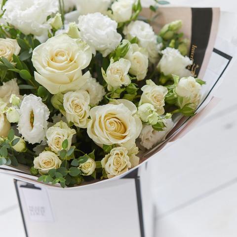 Image 4 of 6 of Beautifully Simple White Blooms