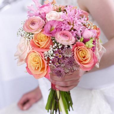 The-hidden-symbolism-in-your-wedding-bouquet-1