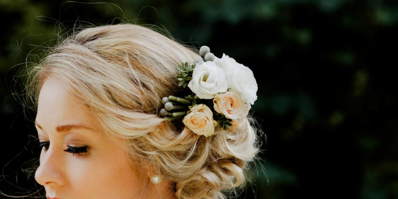 10 Stunning Ways to Wear Flowers in Your Hair | Interflora Ireland