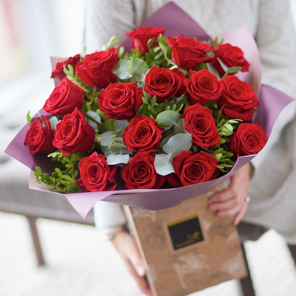 Sumptuous 18 Large-headed Red Rose Valentine's Bouquet