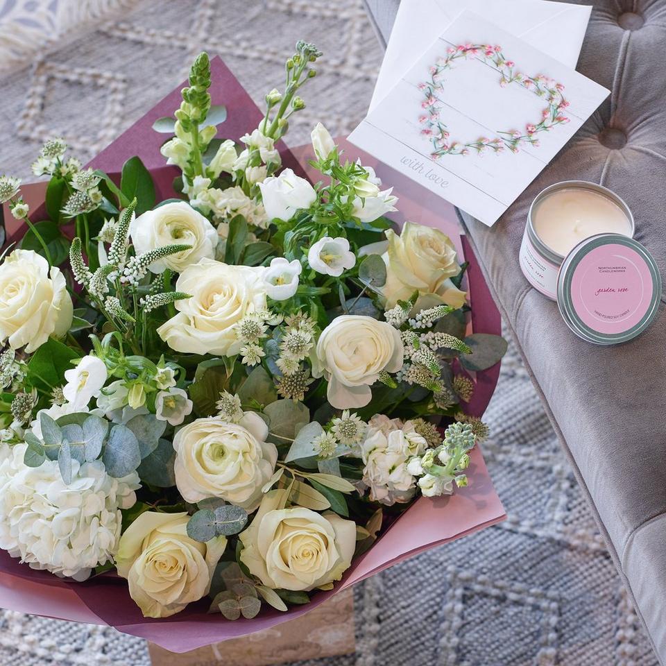 Valentine's Luxury Dozen Large-headed Red Roses Gift Set