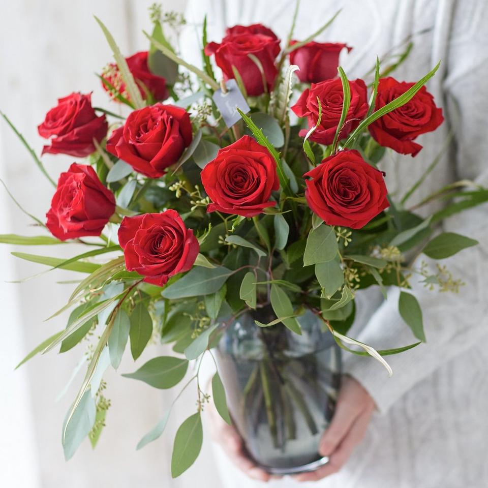 Luxury Dozen Large-headed Red Roses with a vase
