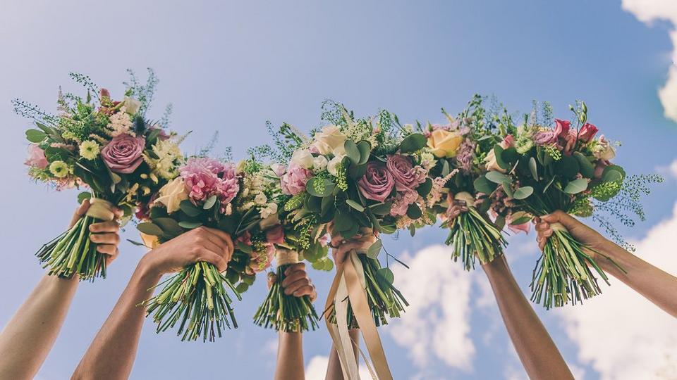 Wedding-bouquet-sky