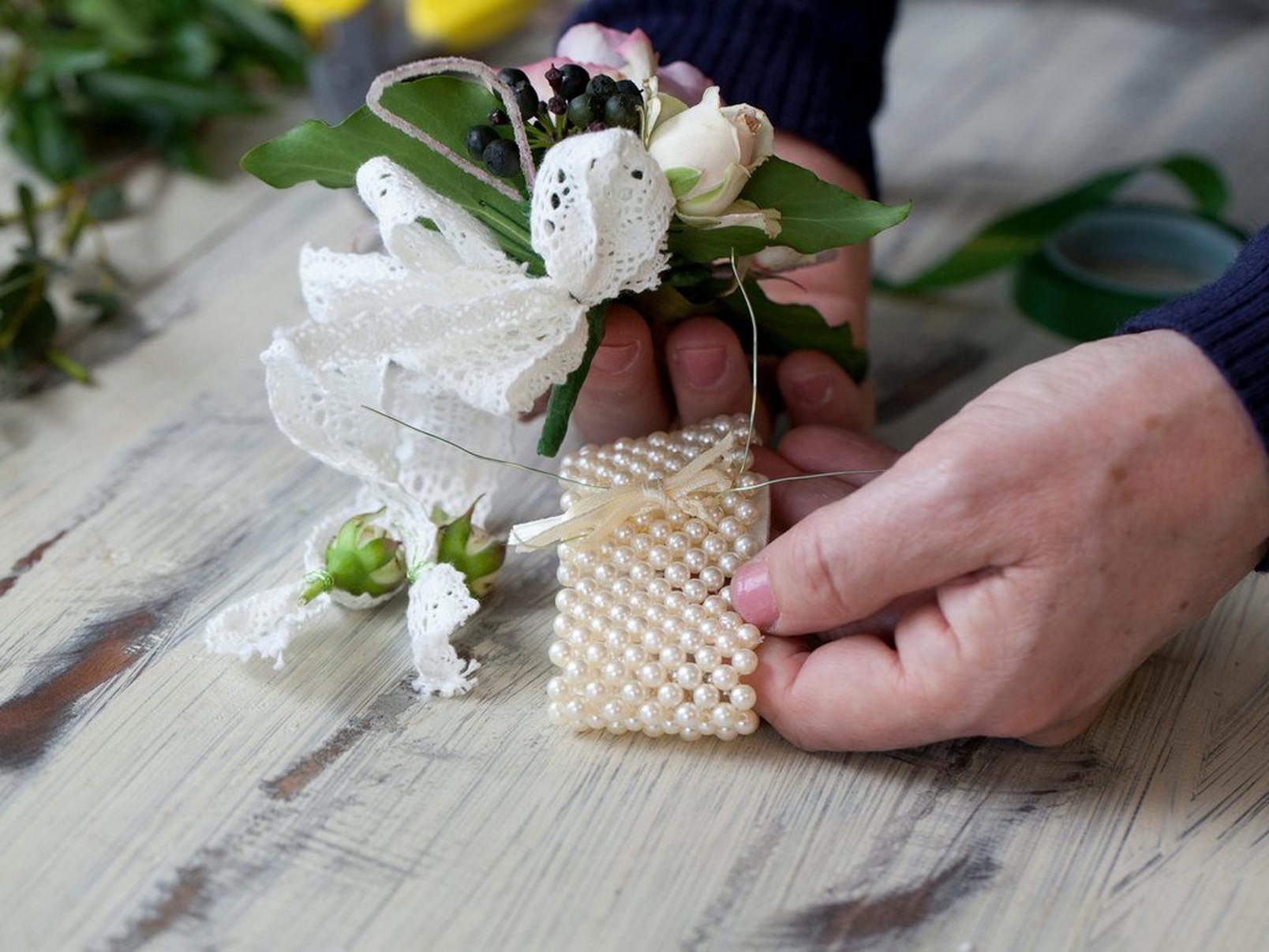 Rustic Wedding Wrist Corsage White Green Prom Flower Bracelet -  Sweden