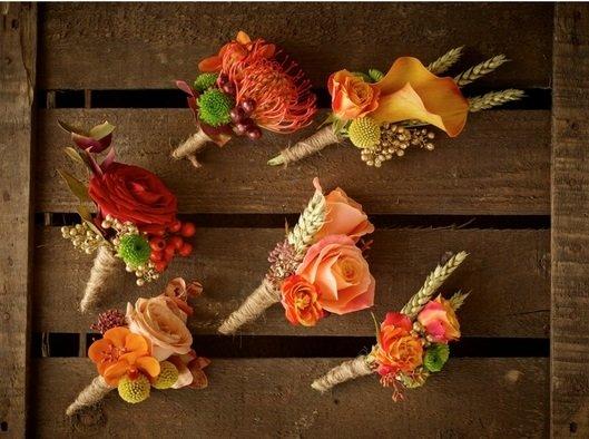 autumn-wedding-flowers-buttonholes
