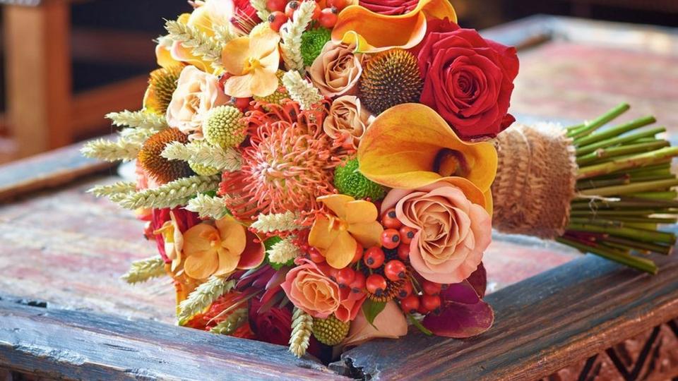 autumnul-bridal-bouquet-orange-flowers