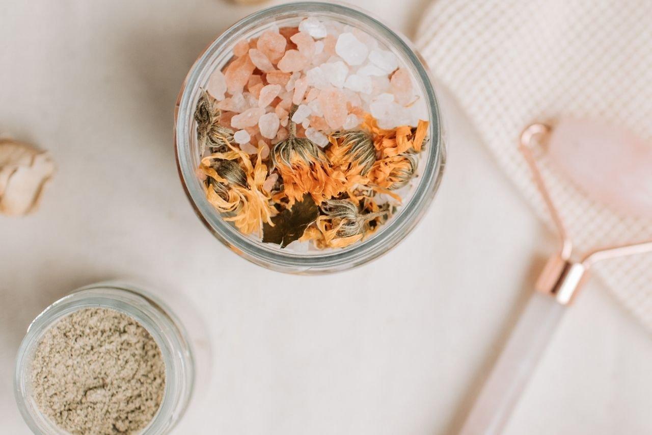 bath-tea-dried-flowers-salts