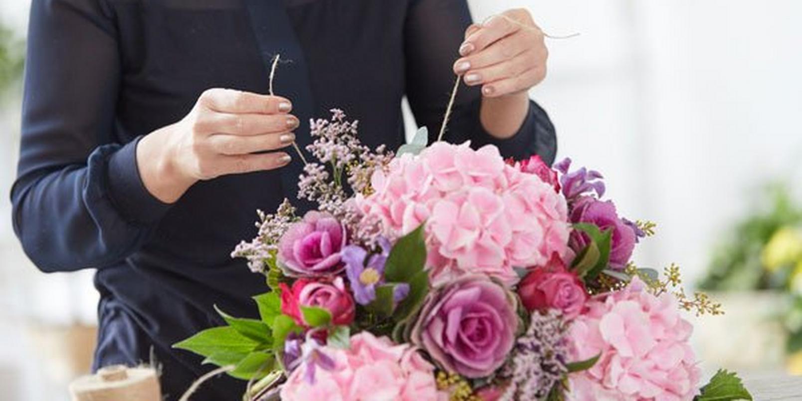 bouquet-florist-pink-flowers