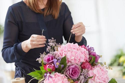bouquet-florist-pink-flowers