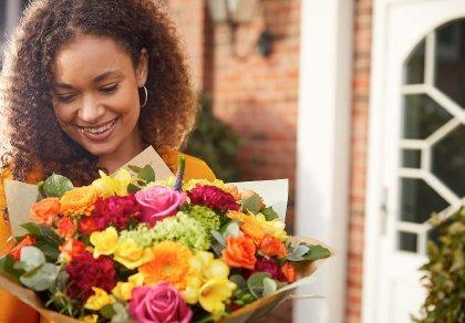 bouquet-smile-bright-flowers