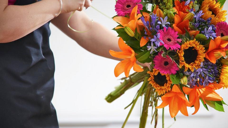 bouquet-sunflowers-germini-lily-florist
