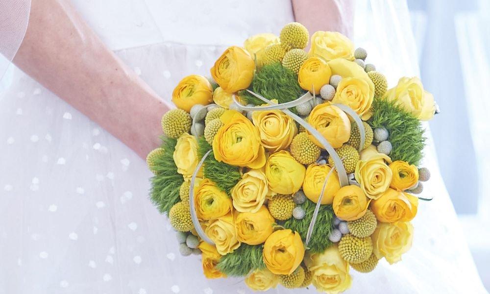 bridal-bouquet-yellow-spring