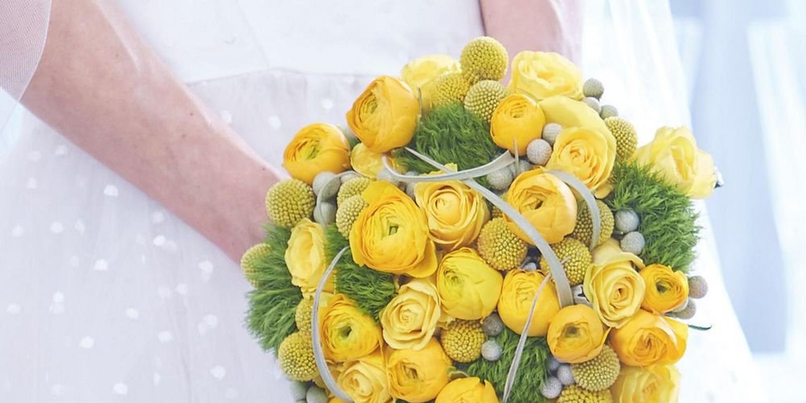 bridal-bouquet-yellow-spring