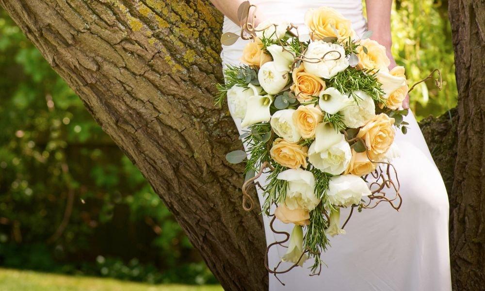 bridal-flowers-spring-white-orange