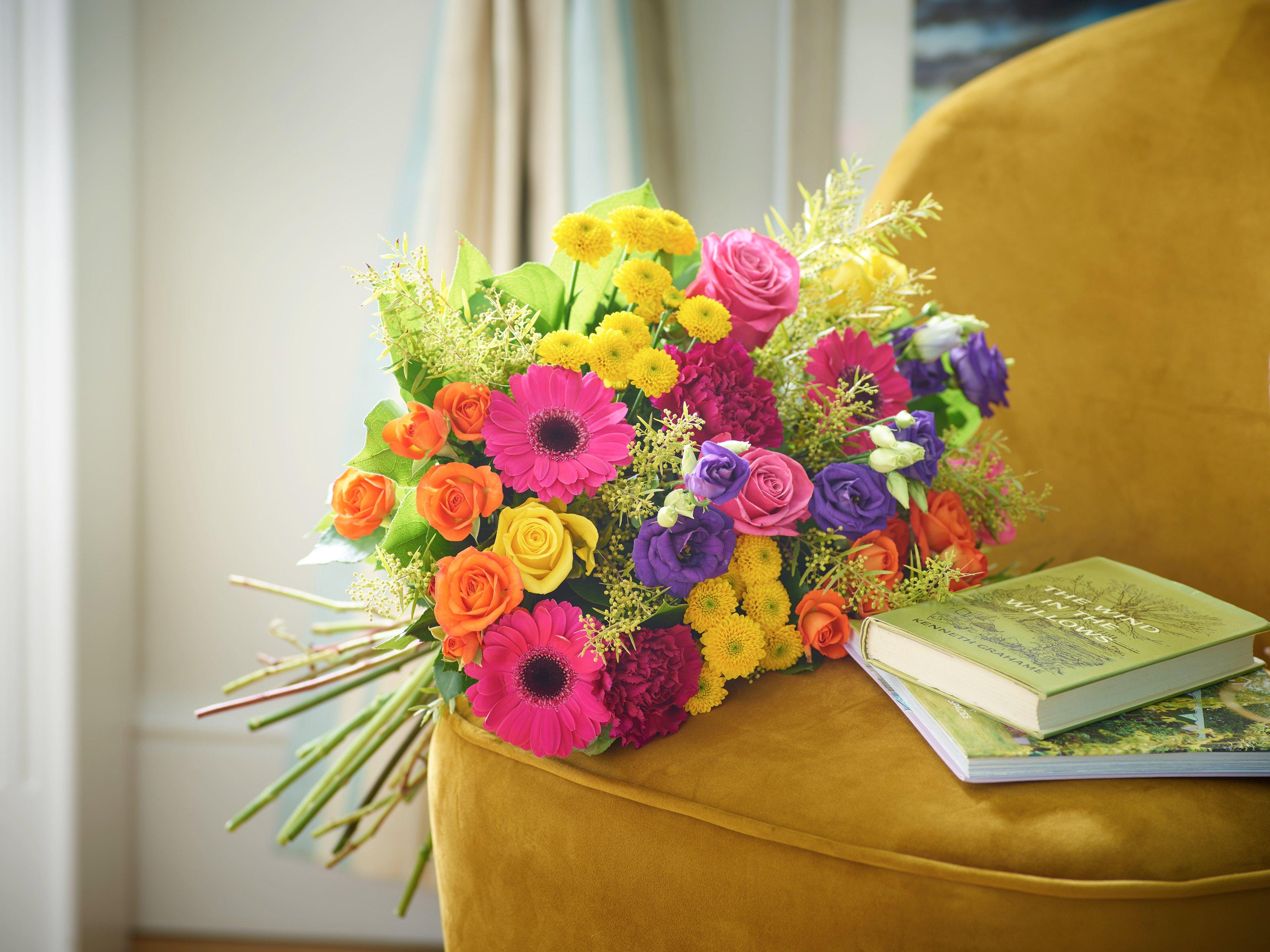 bright-bouquet-germini-roses-flowers