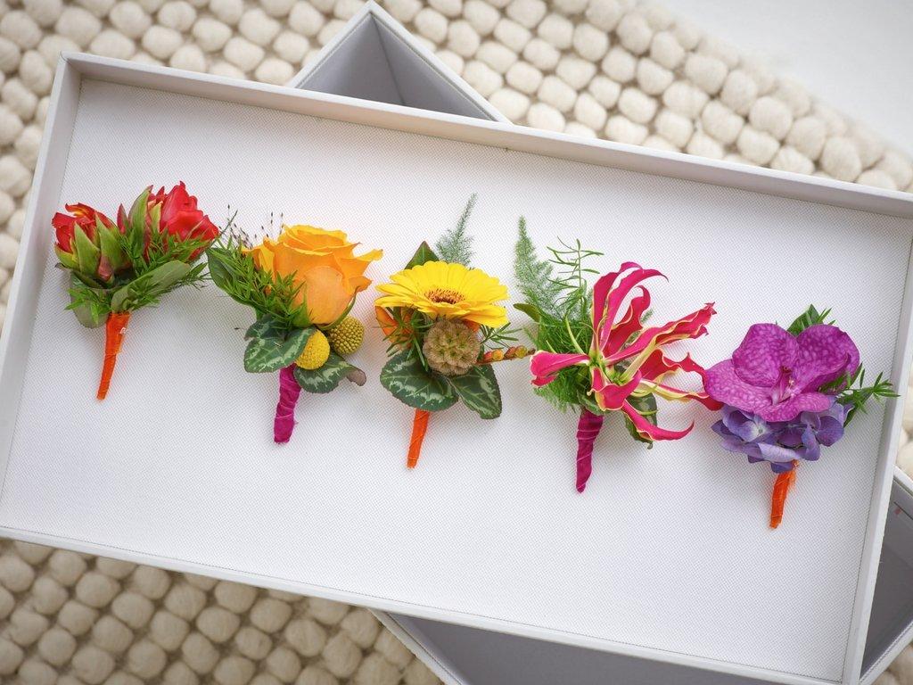 buttonholes-bright-multicoloured-flowers