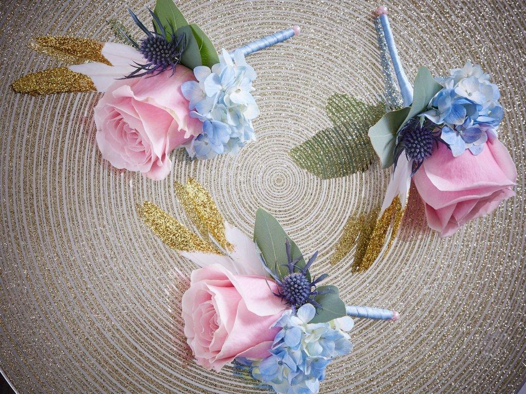 buttonholes-pink-pastel-roses